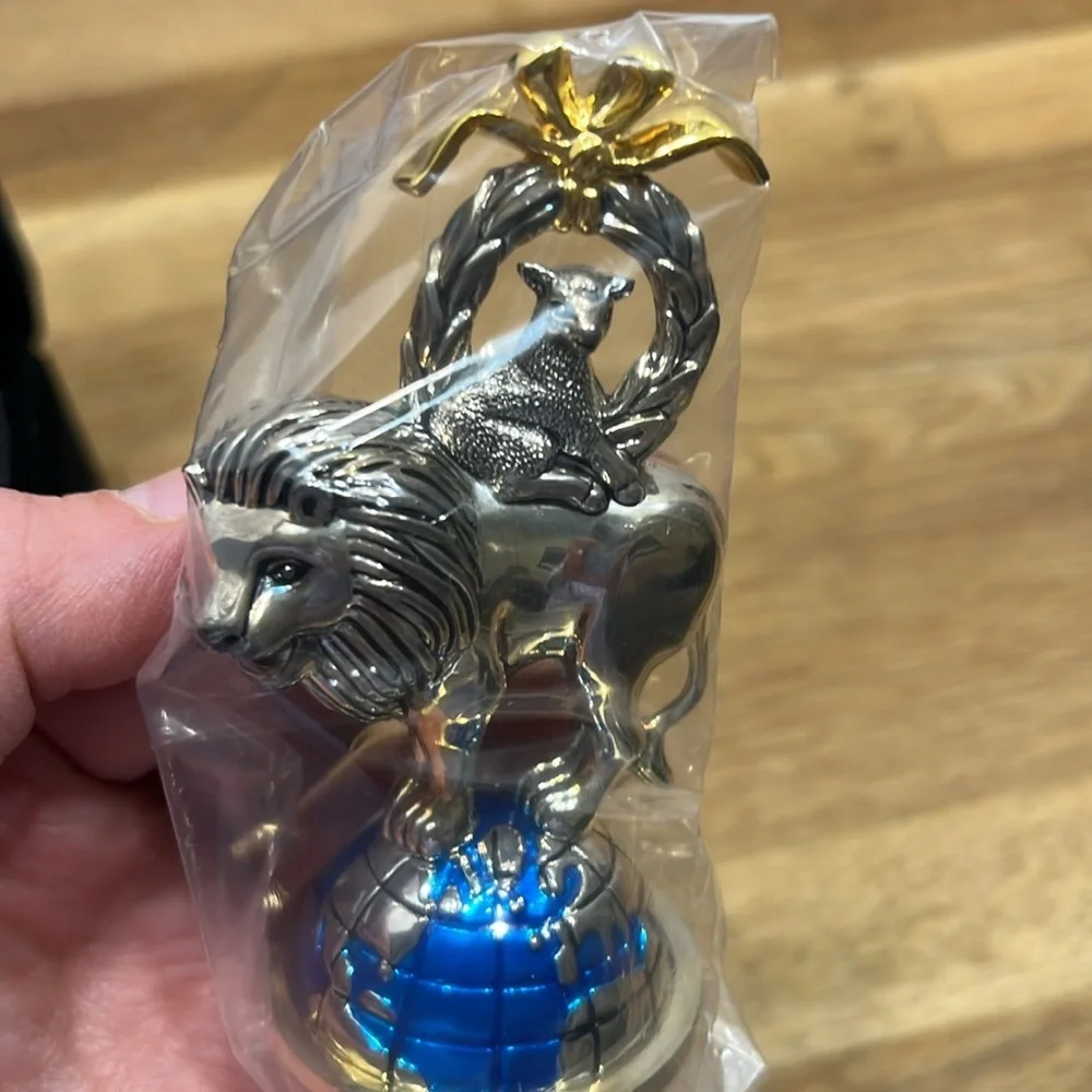NEW Vintage Neiman Marcus Harmony on Earth Lion & Lamb Metallic Bottle Stopper